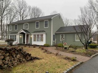 4 Tennessee Ct #4, Pt Jefferson Station, NY 11776