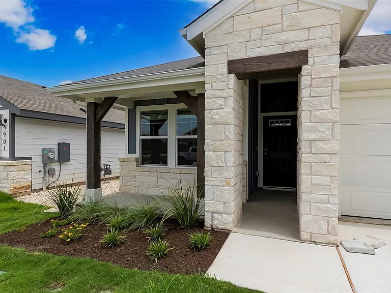 4905 Hazelnut Ln — Photo 4