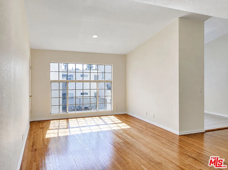 2 bed, 1.0 bath, 1400 sqft, $2,700 — Photo 4