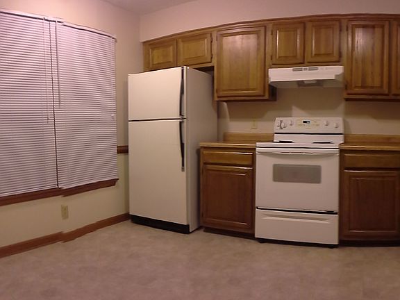 3rd image of 213 Windbrooke Ln