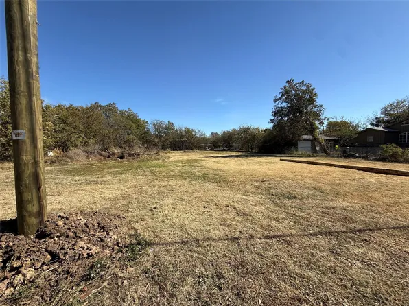 316 N 2nd St, Jacksboro, TX 76458