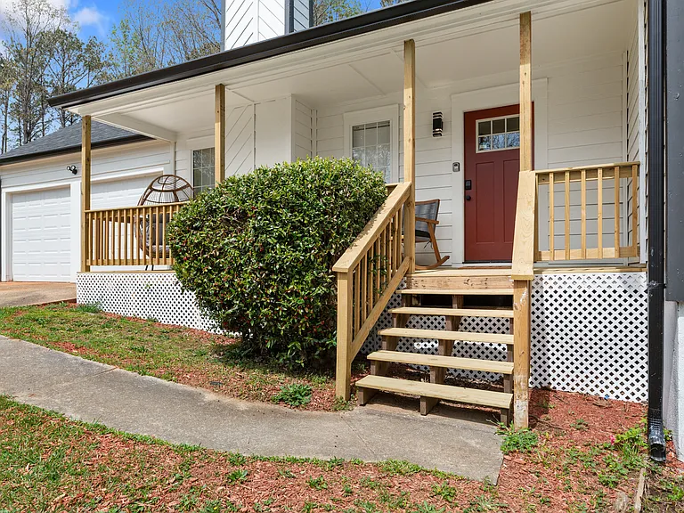 4352 Southvale Dr — Photo 2