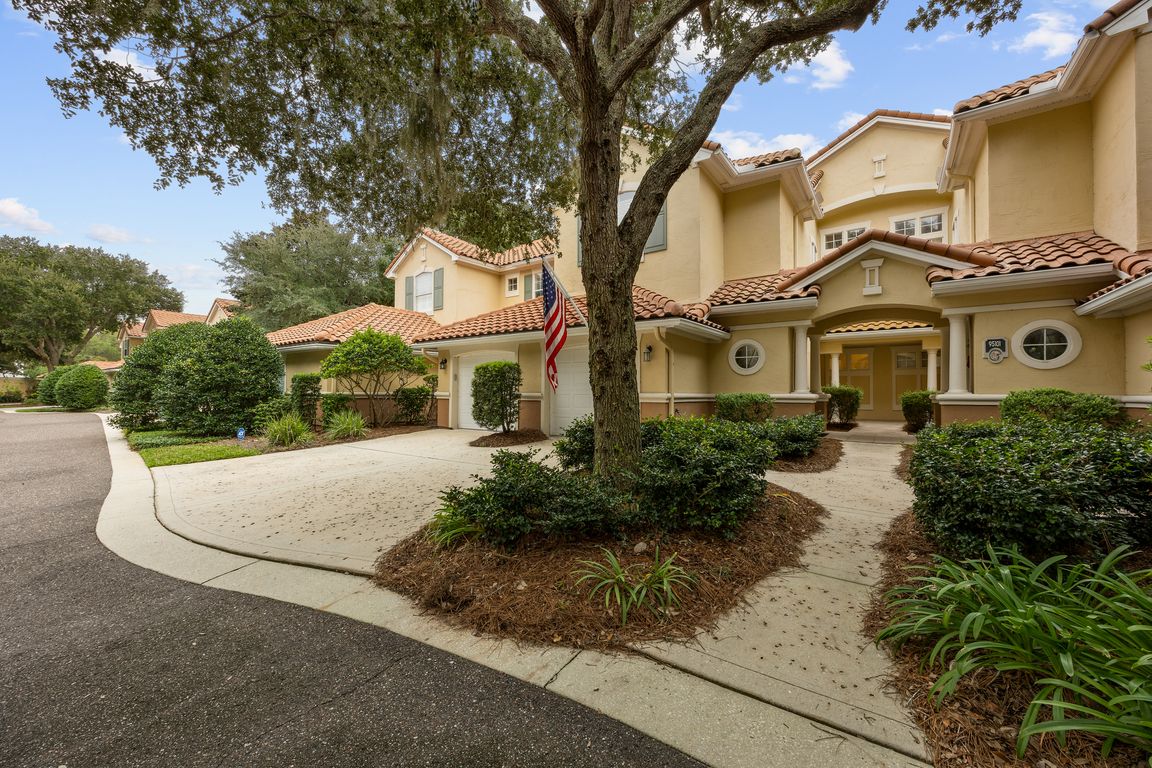 Welcome to 95101 Amalfi Dr Unit 2A