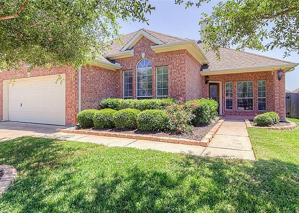 1st image of 17619 Creek Bluff Ln