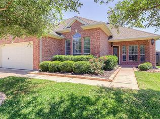17619 Creek Bluff Ln, Cypress, TX 77433