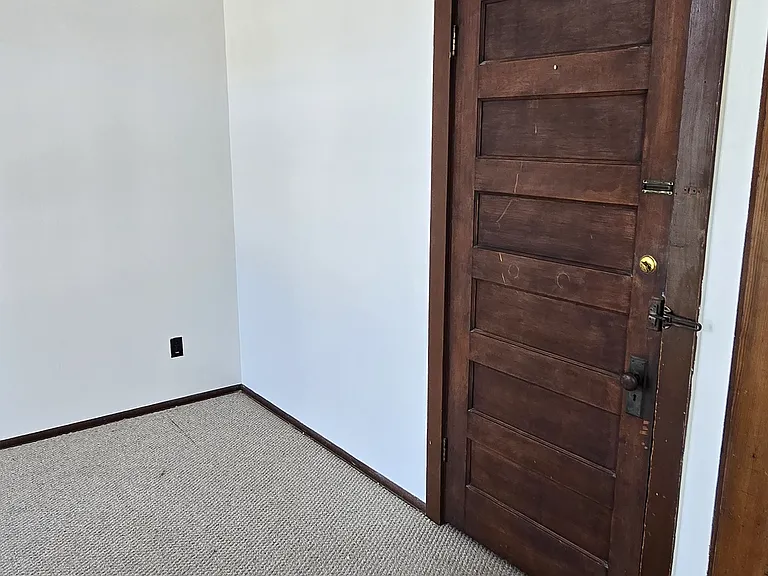 218B N Jackson St #B — Photo 16