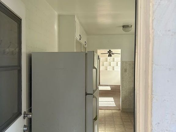 3rd image of 9980 Sunland Blvd