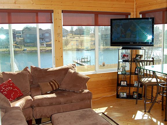 3rd image of 58 Hill Dr