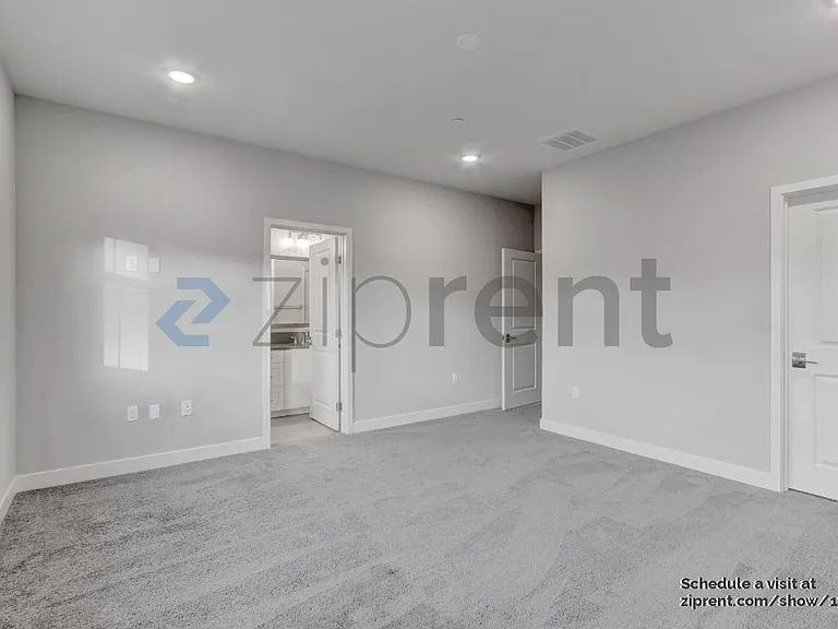 131 Avenida Chapala #105 — Photo 11