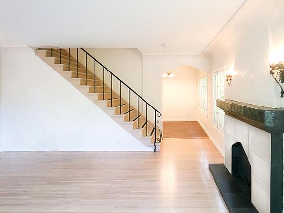 5th image of 1909 N Commonwealth Ave APT 108
