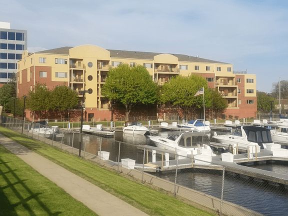 2nd image of 155 Marina Pl #11529355