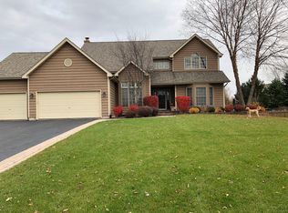 801 Foxglove Dr, Algonquin, IL 60102