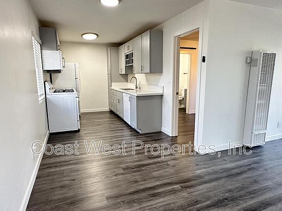 5th image of 381 Oak Ave APT 3