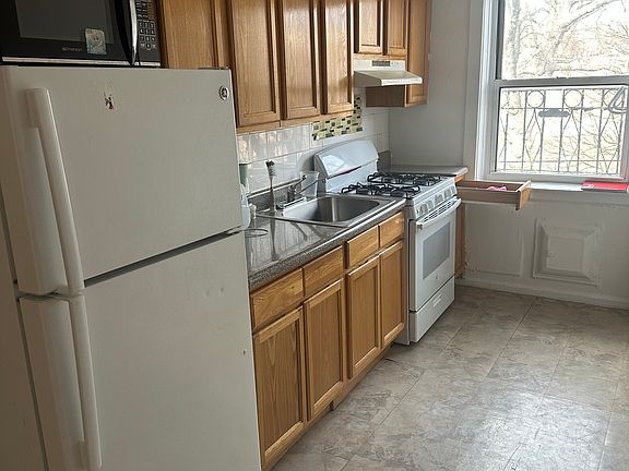 4th image of 42 Park Ave #B41