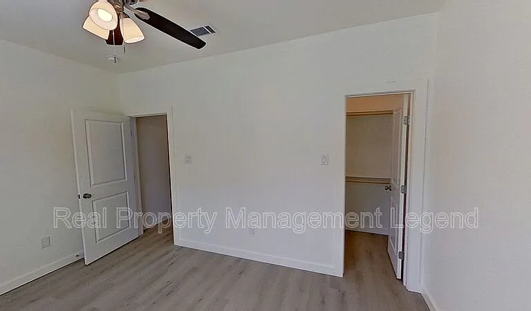 1009 Dubois St — Photo 7