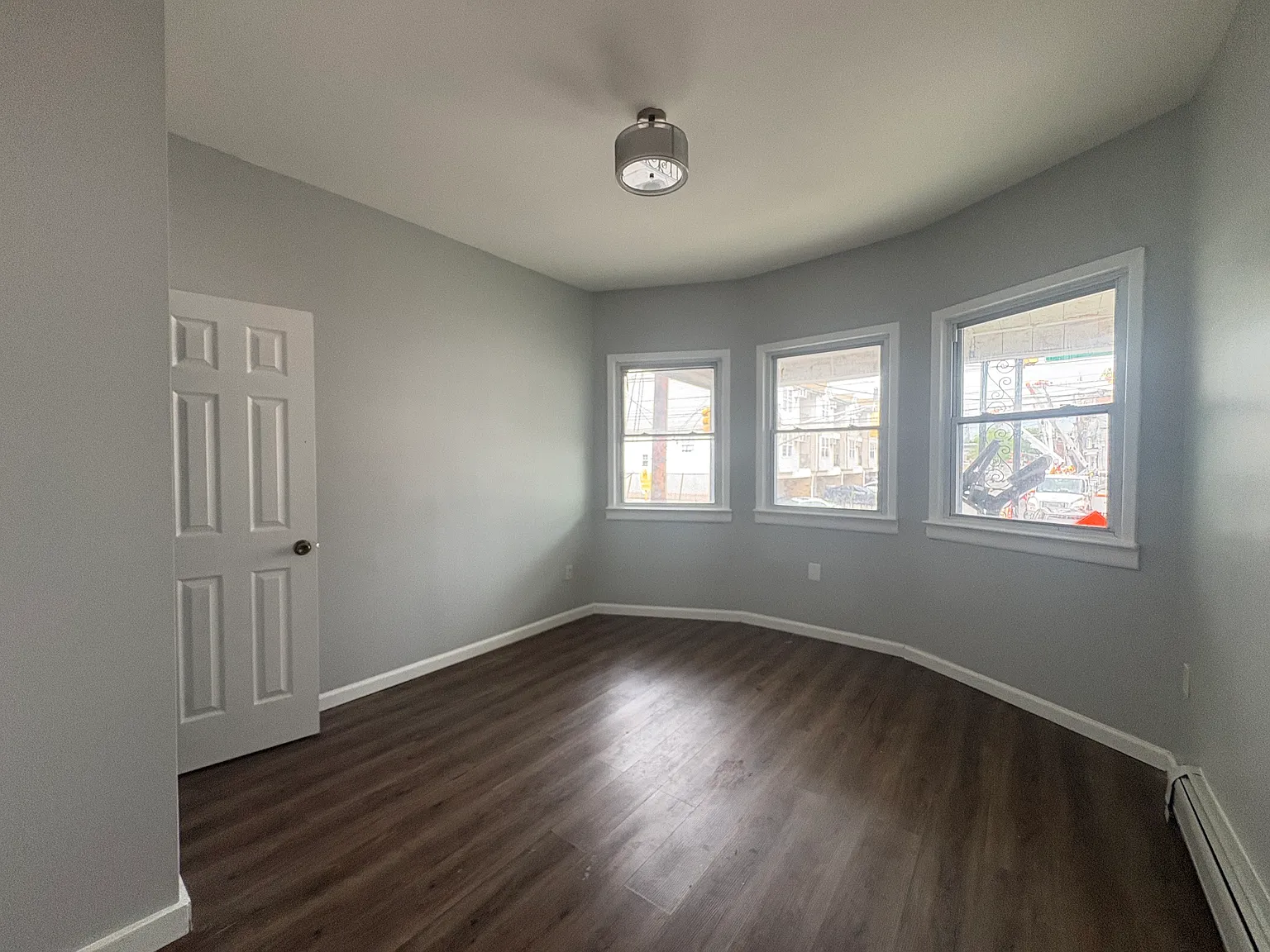 3 bed, 1000 sqft, $2,250 — Photo 3