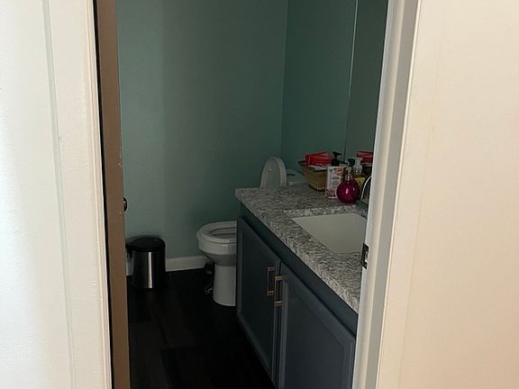 5th image of 1102 Washington Cir