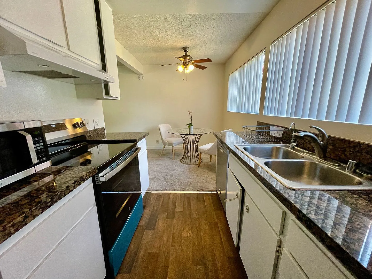 Upper Level 1 bedroom in Irvine — Photo 2