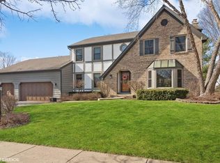 800 Wildrose Dr, Cary, IL 60013