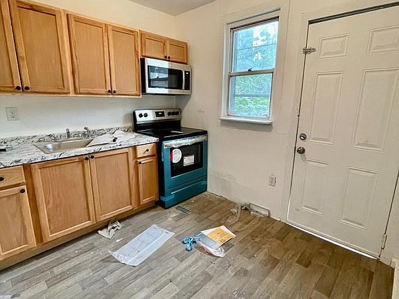 3rd image of 941 E Schiller St