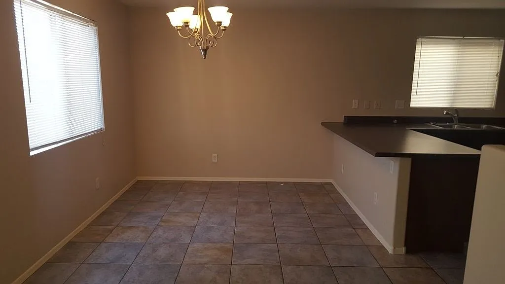 3 bed, 2.5 bath, 2178 sqft, $2,400 — Photo 4