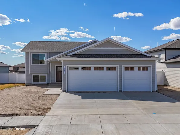 3365 12th Ave W, Dickinson, ND 58601