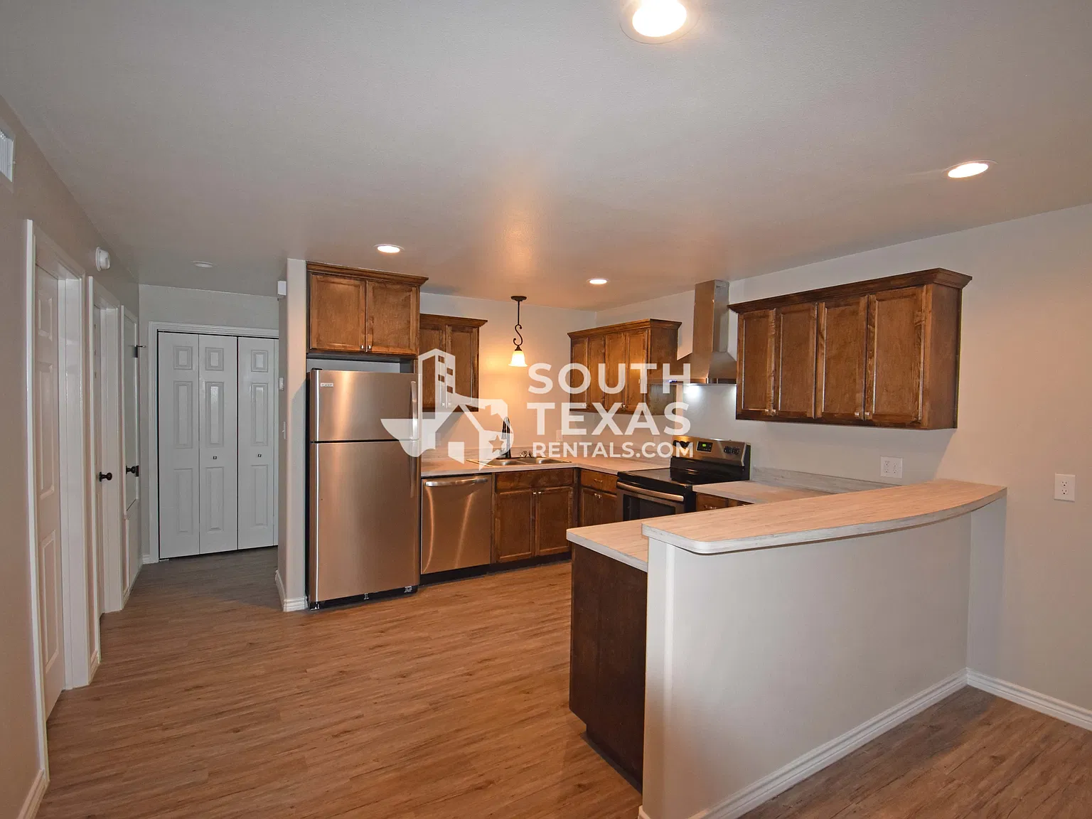 907 Simpson Fourplex - Apt B — Photo 2
