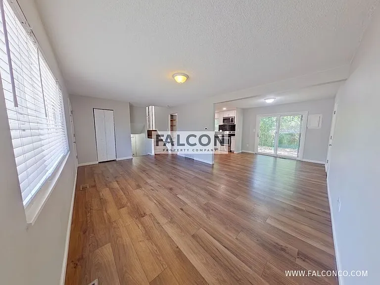 6974 Metropolitan St — Photo 2