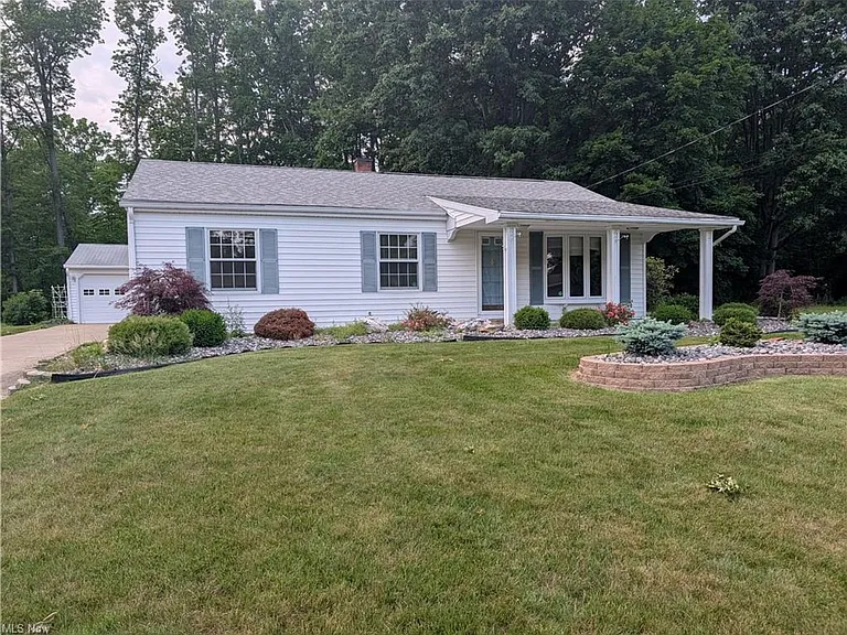 2543 Burlingham Dr — Photo 1