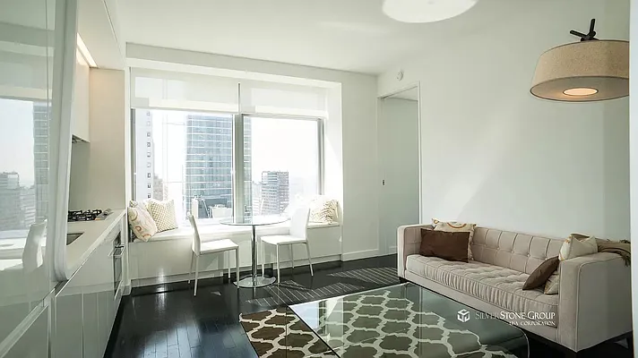 Rented by Silverstone Group USA Corp. | media 16