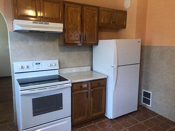 5th image of 803 Bacon St #2