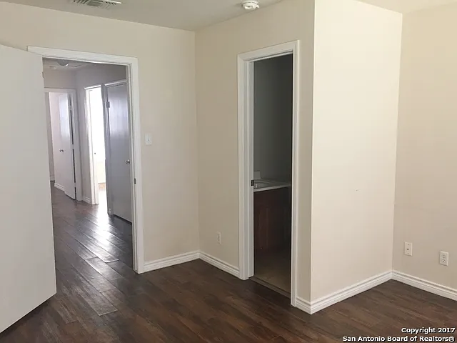 10003 Vasso View Converse Tx. 78109 - Unit 4 — Photo 4