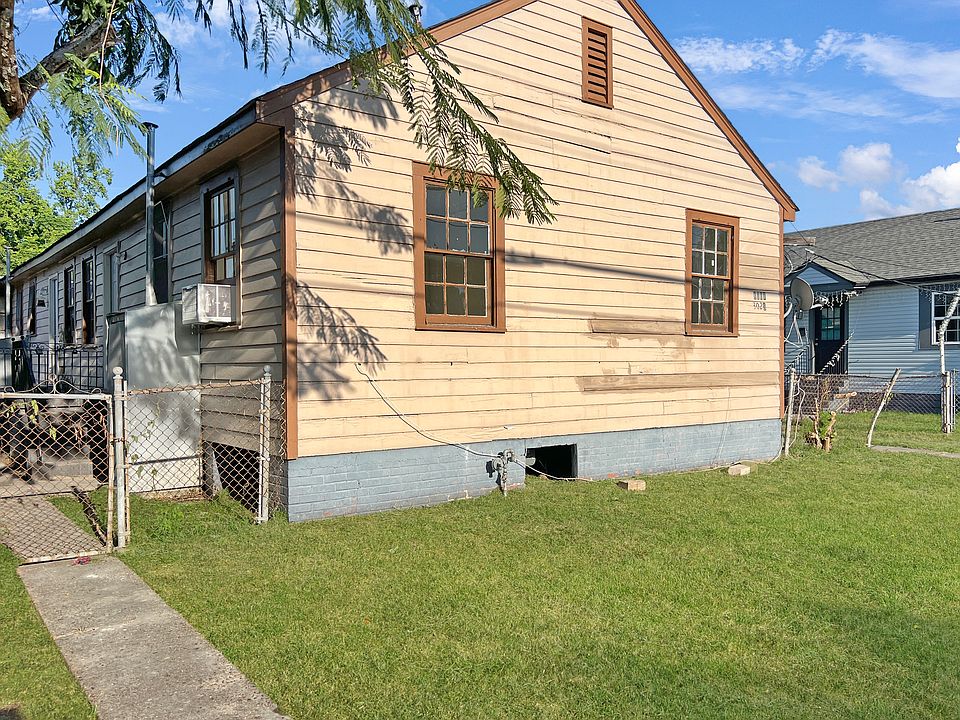 1st image of 3027 Allen St #A
