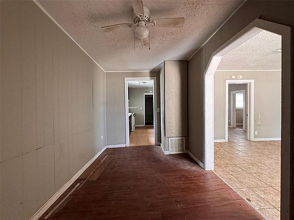 3rd image of 2632 SW 33rd St