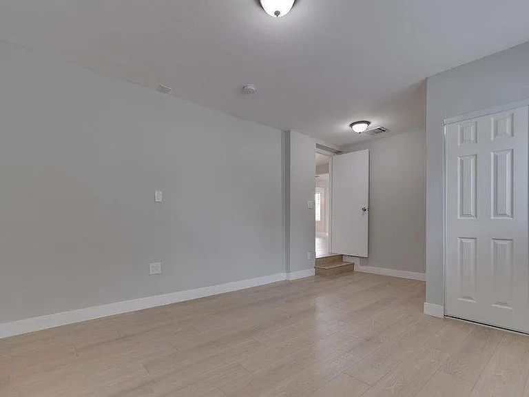 14241 Burton St — Photo 7