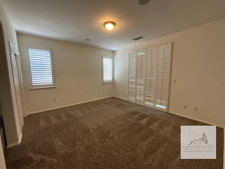 626 W Lisbon Ln — Photo 13