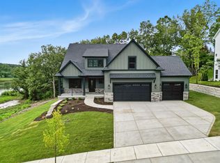 908 Mary Ellen Dr, Crown Point, IN 46307