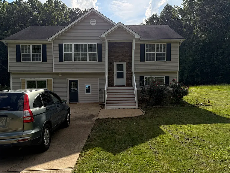 2146 Laird Rd — Photo 1