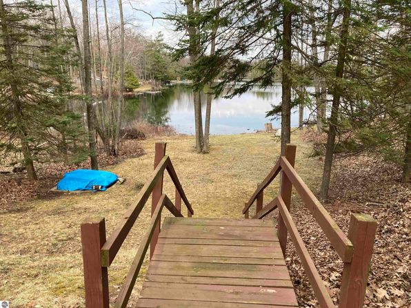5825 Oak Rd, Rose City, MI 48654