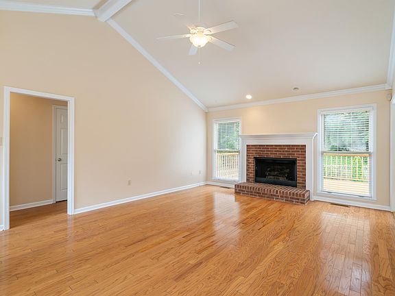 3rd image of 8112 Meadowood Ln