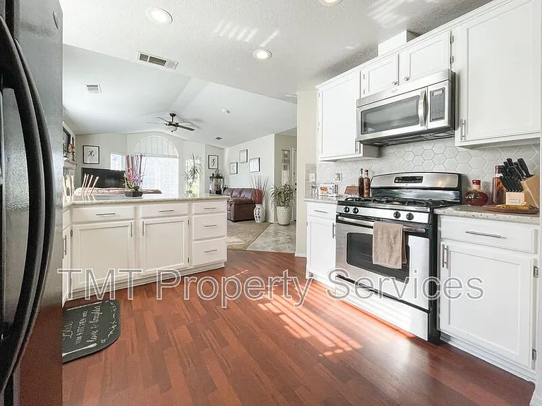 9424 Blackswain Pl — Photo 8
