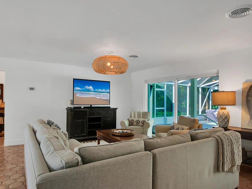 2 bed, 2.5 bath, $10,000 — Photo 2