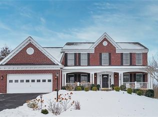 110 Springhill Dr, Oakdale, PA
