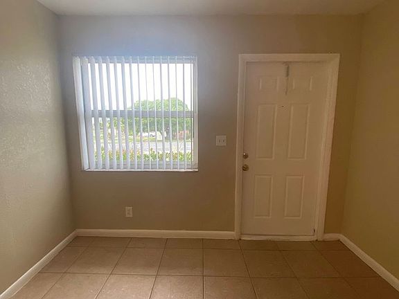5th image of 820 14th St APT 2