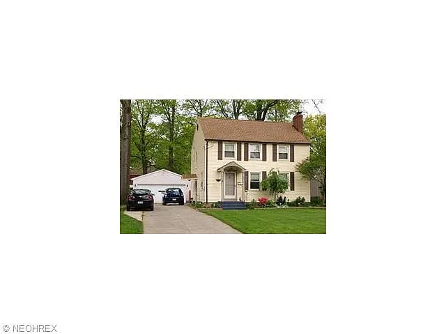 647 Kenmore Ave NE photo 1
