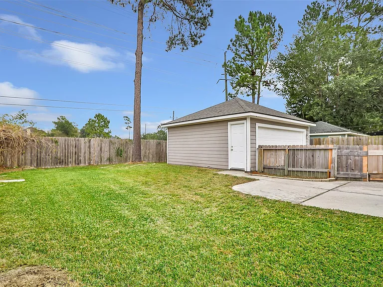 19106 Spruce Bough Ln — Photo 6