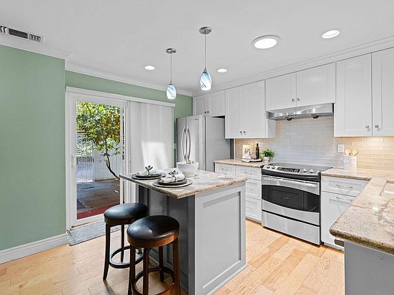 4th image of 447 Sutton Place