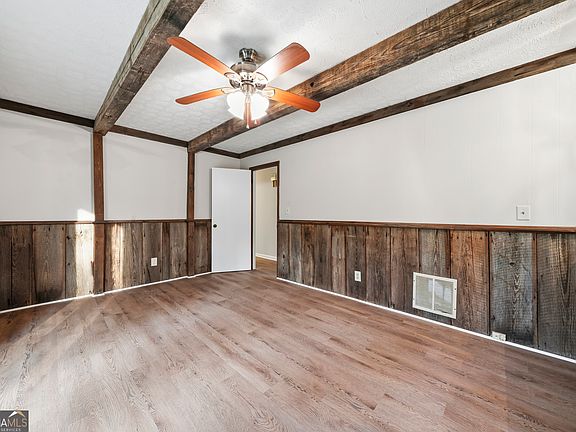 5th image of 11 Parkwood Dr NE