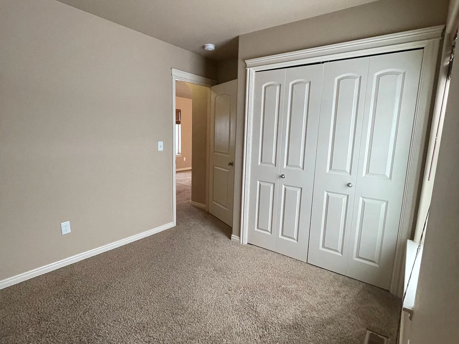 3 bed, 1073 sqft, $2,000 — Photo 4