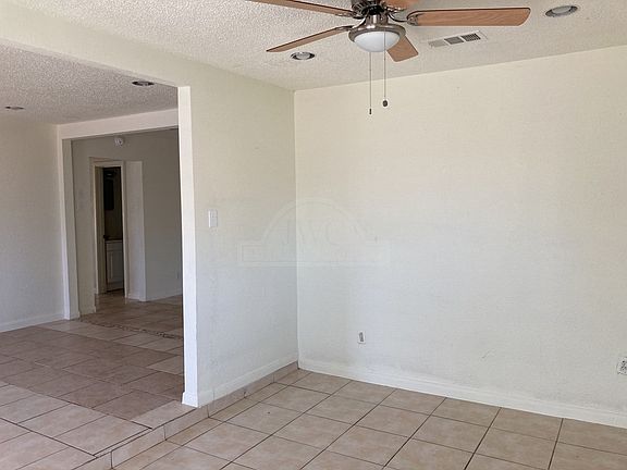 3rd image of 1211 Valentine St
